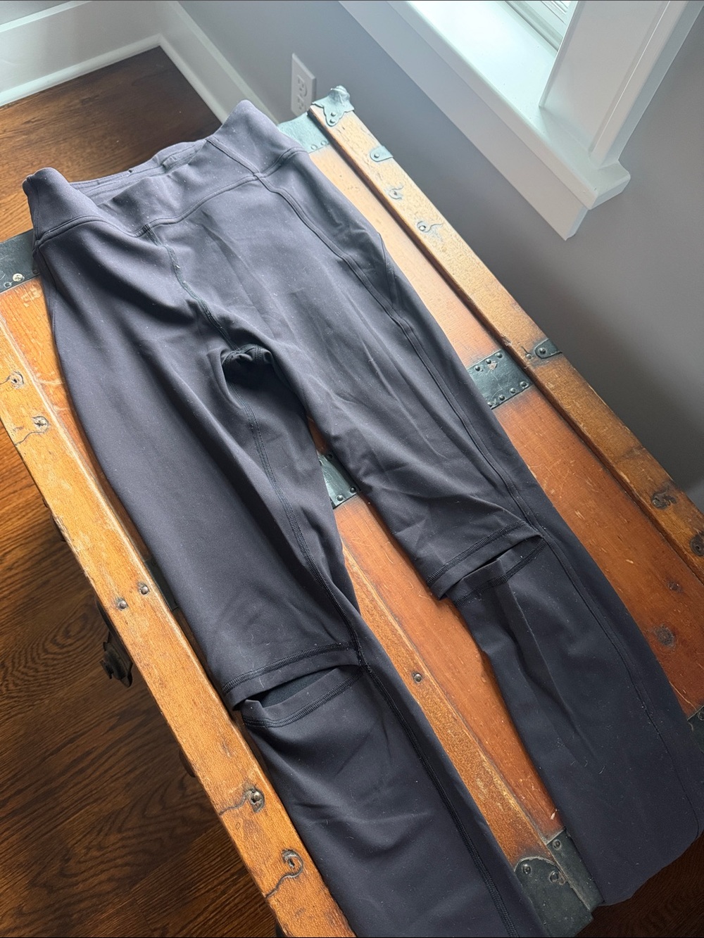 Lululemon Black High-Waist Stretch Active Pants with Stylish Knee Cutouts